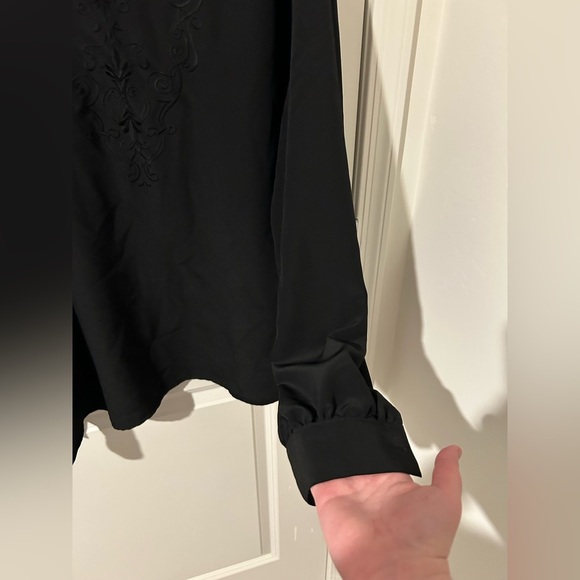 🎉Maggie Barnes Black Embroidered Blouse - Picture 3 of 7